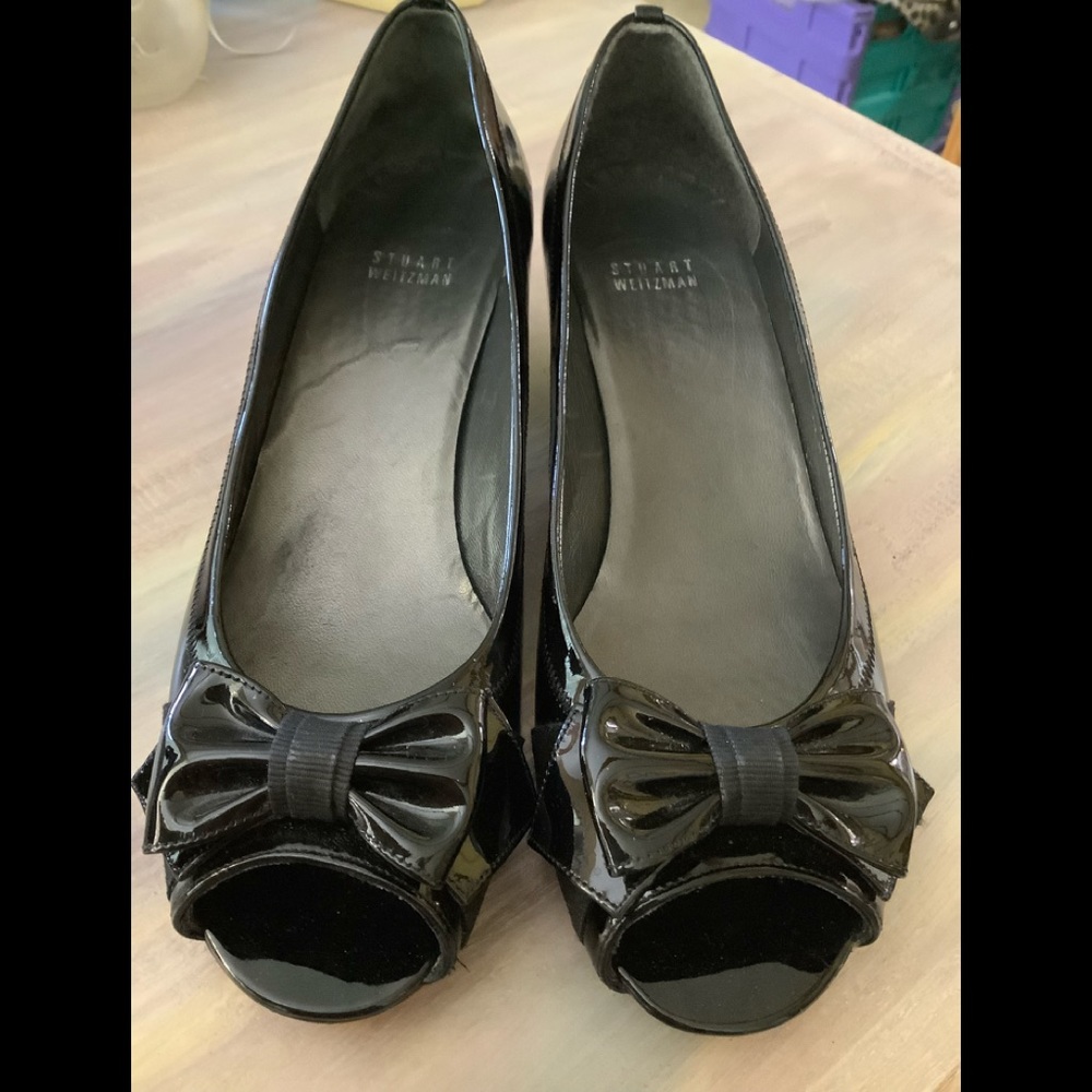 Stuart Weithman patent leather open toe shoes
